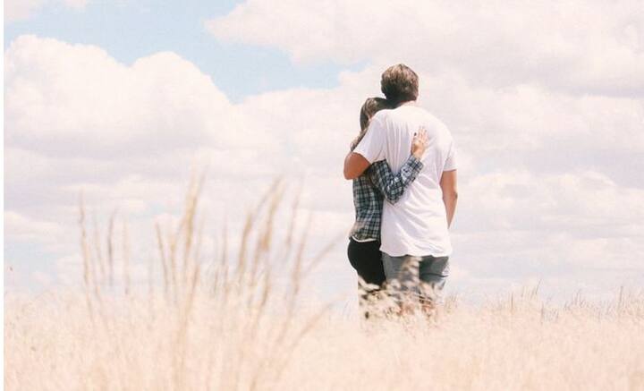 বিশেষ করে দাম্পত্য জীবনের ক্ষেত্রে এই কথা প্রযোজ্য। কর্মব্যস্ত জীবনে স্বামী-স্ত্রীর মধ্যে কখন শূন্যস্থানের সৃষ্টি হয়, তা টেরও পাওয়া যায় না। যখন সম্বিত ফেরে, অনেকটাই দেরি হয়ে যায়।