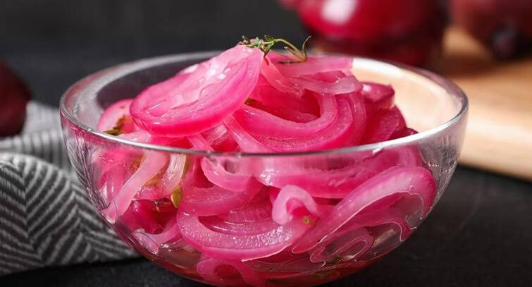  Onion: A Super Food For Summer Season; Know Amazing Health Benefits Of Eating Onions ઉનાળામાં ખૂબ ખાઓ ડુંગળી.. ગરમીમાં અનેક બીમારીઓ માટે દવાનું કરે છે કામ