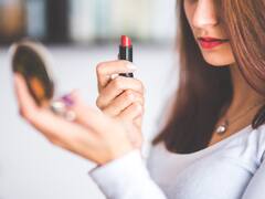 Harmful Side Effects Of Lipstick: लिपस्टिक में ऐसा क्या होता है... जो शरीर के अंदर जाता है तो इन बीमारियों को जन्म देता है!