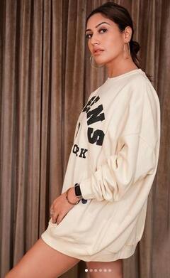 Surbhi Chandna: ਸੁਰਭੀ ਚੰਦਨਾ ਨੇ ਓਵਰ ਸਾਈਜ਼ ਦੀ ਟੀ-ਸ਼ਰਟ 'ਚ ਦਿਖਾਇਆ ਗਲੈਮਰਸ ਅਵਤਾਰ, ਖੂਬਸੂਰਤੀ ਦੇਖ ਦੀਵਾਨੇ ਹੋਏ ਪ੍ਰਸ਼ੰਸਕ