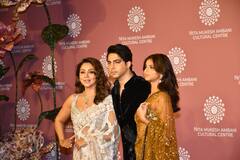 NMACC इवेंट में Aryan Khan ने मारी बहन सुहाना और मां गौरी संग एंट्री, खान खानदान ने दिखाया डैजल लुक