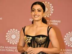 NMACC ઇવેન્ટમાં ડેટિંગના સમાચારો વચ્ચે દેખાઇ Rashmika Mandanna, બ્લેક આઉટફિટમાં આવો લગાવ્યો તડકો