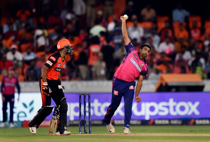 राजस्थानने पहिल्याच सामन्यात हैदराबादचा दारुण पराभव केला. संजू सॅमसन, जोस बटलर आणि यशस्वी जयस्वाल यांच्या विस्फोटक फलंदाजीनंतर राजस्थानच्या गोलंदाजांनी भेदक मारा केला. यजुवेंद्र चहलने चार विकेट घेतल्या. त्यामुळे राजस्थानने हैदराबादचा 72 धावांनी पराभव केला. राजस्थानने दिलेल्या 204 धावांच्या आव्हानाचा पाठलाग करताना हैदराबादचा संघ 131 धावांपर्यंत पोहचला.