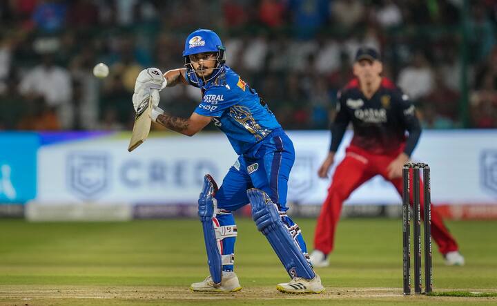 ईशान किशन आणि सूर्यकुमार यादव यांना आपल्या लौकिकास साजेशी फलंदाजी करता आली नाही. ईशान किशन याने 13 चेंडूत फक्त 10 धावा केल्या. मोहम्मद सिराज याने ईशान किशनचा अडथळा दूर केला. जगातील आघाडीचा टी 20 खेळाडू सूर्यकुमार यादव यालाही मोठी खेळी करता आली नाही. सूर्यकुमार यादव 16 चेंडूत 15 धावा काढून बाद झाला. ब्रेसवेल याने सूर्याचा अडथळा दूर केला. ऋतिक शौकिन यालाही मोठी खेळी करता आली नाही. तो पाच धावा काढून तंबूत परतला.