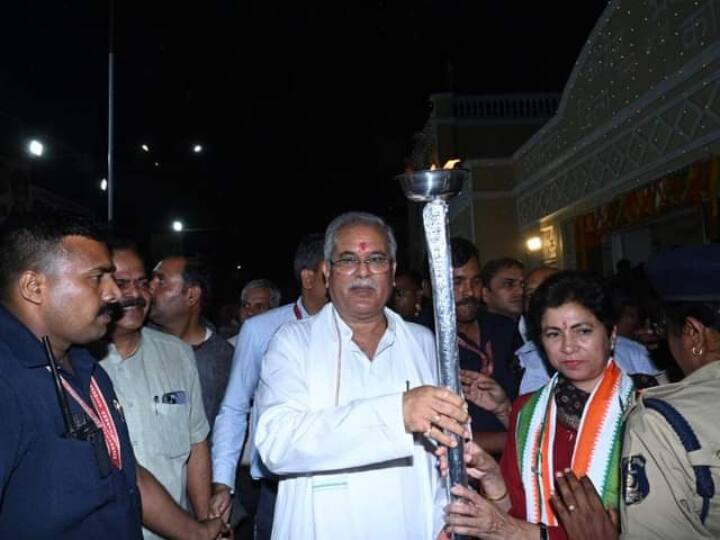 Raipur News: राहुल गांधी की लोकसभा सदस्यता जाने पर कांग्रेस का आंदोलन तेज, CM भूपेश बघेल ने निकाली मशाल रैली Chhattisgarh Rahul Gandhi Disqualified as MP CM Bhupesh Baghel took out Mashal rally in Raipur ANN Raipur News: राहुल गांधी की लोकसभा सदस्यता जाने पर कांग्रेस का आंदोलन तेज, CM भूपेश बघेल ने निकाली मशाल रैली