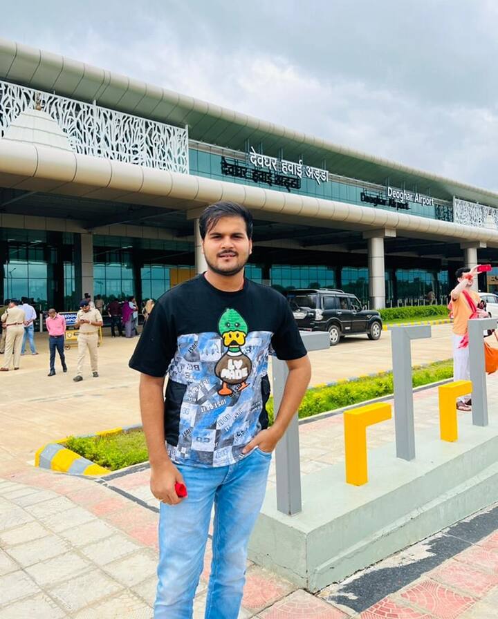 अरविंद अकेला कल्लू ने मशहूर अभिनेत्री ऋतु सिंह के साथ 304 बार किसिंग सीन फिल्माया है. ऋतु और अरविंद अकेला कल्लू की यह फिल्म साल 2017 में रिलीज हुई थी.