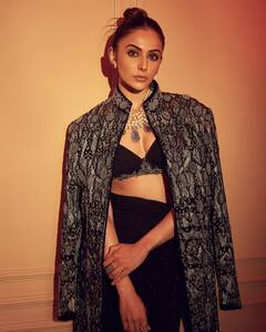 Rakul Preet Singh Latest Photoshoot: কালো পোশাকে ফের নজর কাড়লেন রাকুল প্রীত, ভাইরাল ফটোশ্য়ুটের ছবি