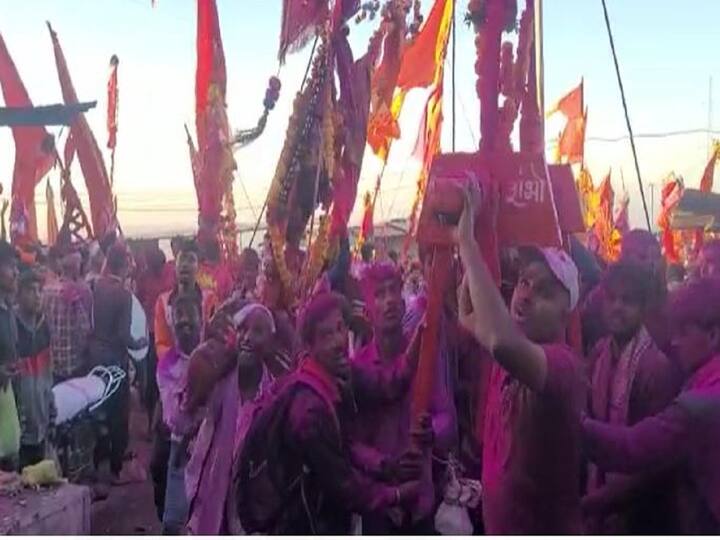 Maharashtra Satara Faltan Shambhu Mahadev Yatra begins with in Shikhar Shingnapur  Shikhar Shinganapur Yatra : हर हर महादेव! शिखर शिंगणापुरात शंभु महादेव यात्रेचा उत्साह; हजारो कावडी गडावर 