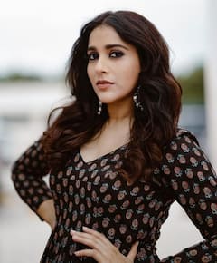 Anchor Rashmi: బ్లాక్ డ్రెస్ లో రష్మి మెరుపులు, మత్తెక్కించే చూపులతో కవ్వింత