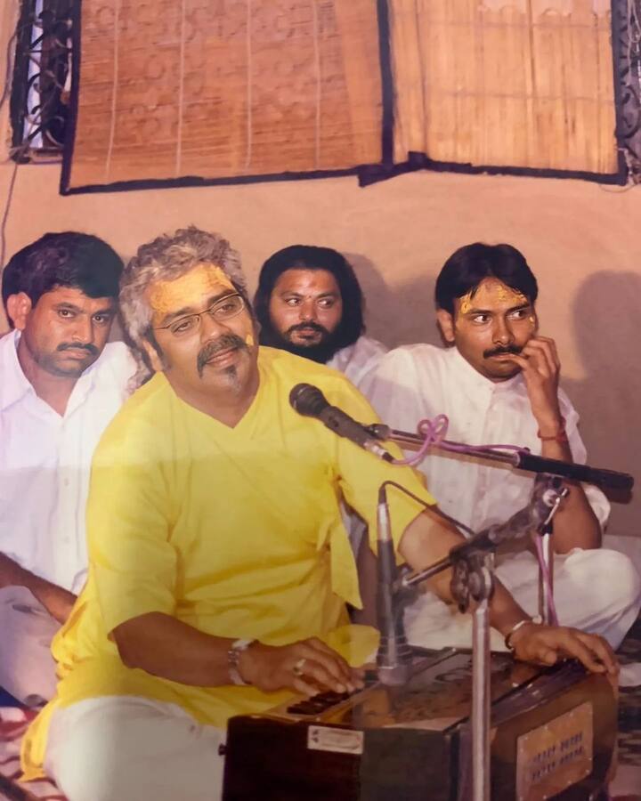 ரங்கீலா திரைப்படத்தின் ‘ஹய் ராமா’ பாடல் மூலம் பாலிவுட்டில் அறிமுகம் ஆனார். இப்பாடல், இவரின் திரை வாழ்க்கையில் திருப்புமுனையாக அமைந்தது.