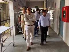 अमरोहा: अस्पताल में शराब पीते मिले 2 डॉक्टर, निरीक्षण करने पहुंचे डीएम का चढ़ा पारा, निलंबन के दिए निर्देश