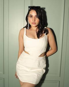 Asfi Javed: उर्फी जावेद को कड़ी टक्कर देती हैं छोटी बहन अस्फी जावेद, ड्रेसिंग सेंस देखकर नहीं होगा यकीन