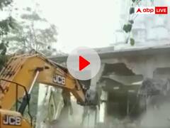 36 लोगों की मौत के बाद नगर निगम की कार्रवाई, मंदिर के अवैध ढांचों पर चलाया बुलडोजर