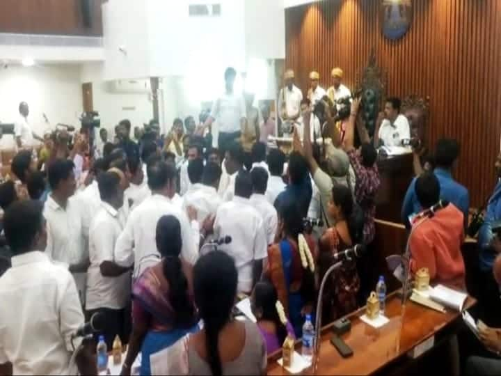 Madurai Corporation Council meeting was paralyzed for an hour due to the conflict between DMK's internal party and the alliance party திமுகவின் உட்கட்சி,  கூட்டணி கட்சி மோதலால் களேபரம் - 1 மணி நேரம் முடங்கிய மதுரை மாநகராட்சி மாமன்ற கூட்டம்