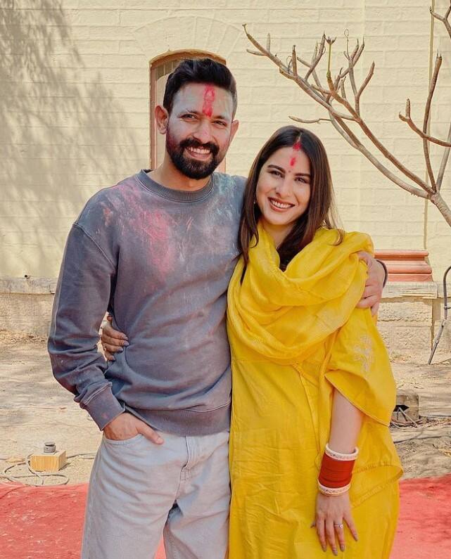 कपल ने अपनी पहली होली सेलिब्रेशन की तस्वीर भी सोशल मीडिया पर शेयर की थी.