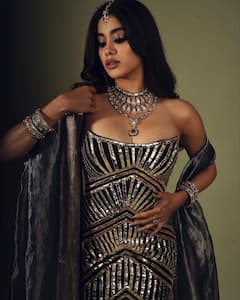 Janhvi Kapoor Photoshoot: সাহসী ফটোশ্য়ুটে দ্য়ুতি ছড়ালেন জাহ্নবী, ভাইরাল ছবি