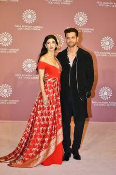 Love Photos: એકબીજાના પ્રેમમાં ડુબેલા દેખાયા Hrithik Roshan અને Saba Azad, એક્ટ્રેસને લાલ સાડીમાં જોઇને ફેન્સ બોલ્યા - લગ્ન ક્યારે છે ?