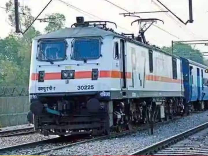 man sets co passengers on fire in kerala train police deep investigation Kerala Train Fire: ரயிலில் பயணிகள் மீது தீ வைத்த நபர்... சிக்கிய ஆதாரம்.. வெளியான அதிர்ச்சி தகவல்கள்