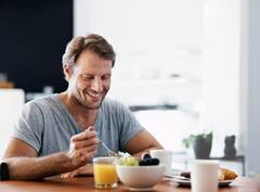 ਚਾਲੀ ਸਾਲ ਤੋਂ ਟੱਪ ਚੁੱਕੇ ਮਰਦ ਹੋ ਜਾਣ ਸਾਵਧਾਨ! ਆਪਣੀ ਖੁਰਾਕ 'ਚ ਸ਼ਾਮਲ ਕਰ ਲਵੋ ਇਹ ਚੀਜ਼ਾਂ ਨਹੀਂ ਤਾਂ...