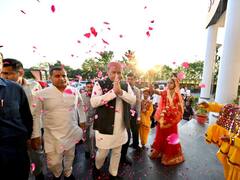 लंबे वक्त बाद चाचा रामगोपाल के साथ नजर आए अखिलेश यादव, यहां भाई धर्मेंद्र यादव भी दिखे साथ