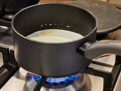 दूध को जल्दी-जल्दी उबालना सेहत के लिए खतरनाक! जानिए न्यूट्रिशनिस्ट ने ऐसा क्यों कहा?