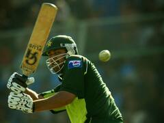 Photos: आलू कहने पर चिढ़ गए इंजमाम उल हक, बैट लेकर फैन को मारने दौड़े, 45 मिनट तक बंद रहा खेल