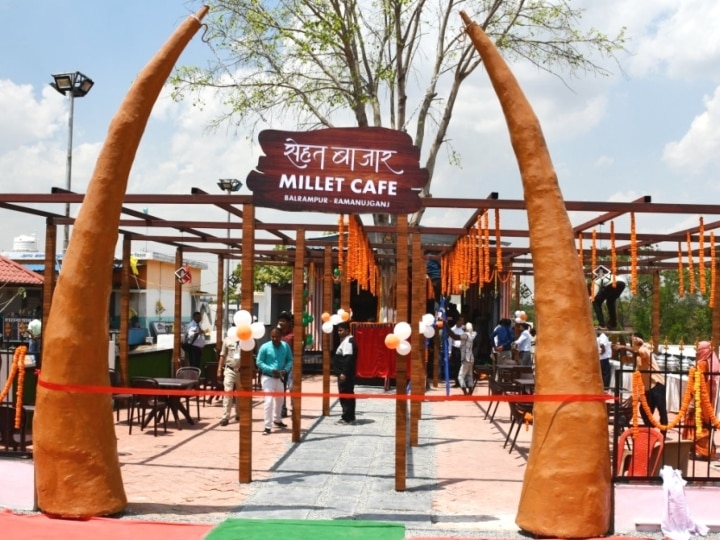 Surguja Millets Cafe: छत्तीसगढ़ के मंत्री कवासी लखमा बन गए शेफ, लोगों के लिए तैयार किया रागी डोसा फिर...