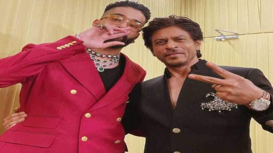 Shah Rukh Khan: ਸ਼ਾਹਰੁਖ ਖਾਨ ਪੰਜਾਬੀ ਸਿੰਗਰ ਏਪੀ ਢਿੱਲੋਂ ਨਾਲ ਕਰਨਗੇ ਕੋਲੈਬ? ਦੋਵਾਂ ਦੀ ਇਕੱਠੇ ਤਸਵੀਰ ਚਰਚਾ 'ਚ bollywood actor shah rukh khan picture with punjabi singer ap dhillon is new talk of the town Shah Rukh Khan: ਸ਼ਾਹਰੁਖ ਖਾਨ ਪੰਜਾਬੀ ਸਿੰਗਰ ਏਪੀ ਢਿੱਲੋਂ ਨਾਲ ਕਰਨਗੇ ਕੋਲੈਬ? ਦੋਵਾਂ ਦੀ ਇਕੱਠੇ ਤਸਵੀਰ ਚਰਚਾ 'ਚ