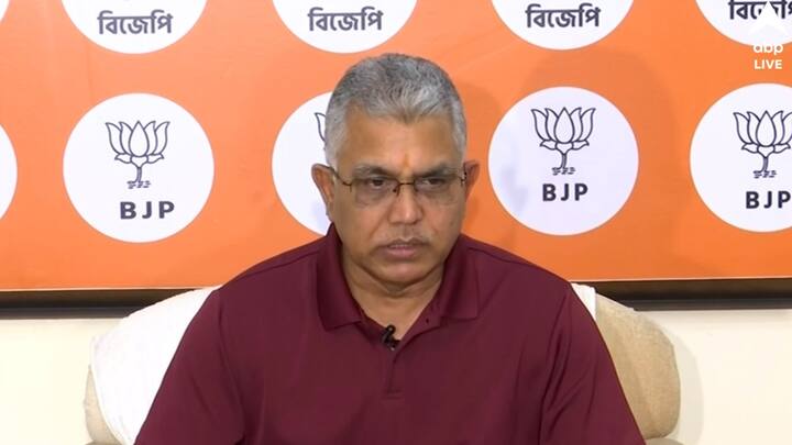 গতকাল হুগলির রিষড়ায় রাম নবমীর মিছিলে অংশ নেন বিজেপির সর্বভারতীয় সহ সভাপতি দিলীপ ঘোষ। অভিযোগ, আচমকা এলাকায় অশান্তি বাধে। পুলিশ এবং নিরাপত্তার দায়িত্বা থাকা কেন্দ্রীয় জওয়ানরা দিলীপ ঘোষকে নিরাপদ জায়গায় সরিয়ে নিয়ে যায়।