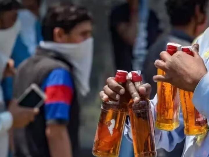 MP News: सड़क किनारे टेंट लगाकर शराब बेच रहे कारोबारी, कार्रवाई करेगा आबकारी विभाग, जानें- पूरा मामला Shahpura Traders selling liquor in open tent excise department action notice release soon MP News MP News: सड़क किनारे टेंट लगाकर शराब बेच रहे कारोबारी, कार्रवाई करेगा आबकारी विभाग, जानें- पूरा मामला