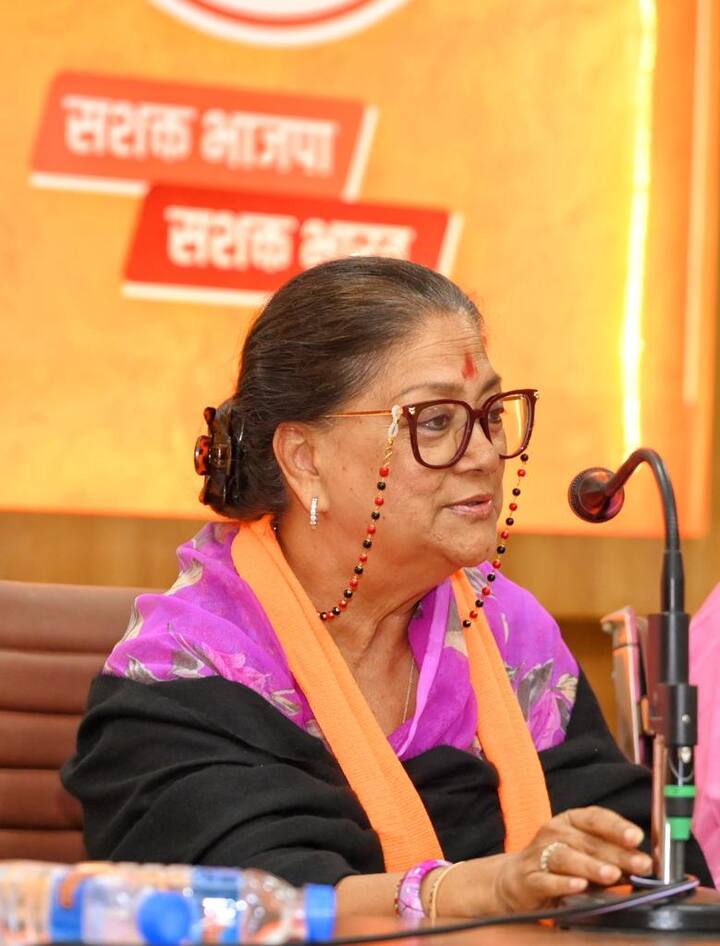 नई नियुक्तियों के बारे में निर्णय की घोषणा पार्टी प्रदेश मुख्यालय में बीजेपी विधायकों की बैठक के बाद की गई. बैठक में पूर्व मुख्यमंत्री वसुंधरा राजे भी मौजूद रहीं.