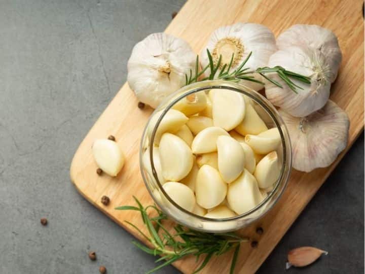 Garlic For Diabetes Patient Roasted Garlic Helps To Control Blood Sugar Level Garlic For Diabetes: ब्लड शुगर के लेवल को कंट्रोल कर सकता है 'भुना हुआ लहसुन', आपको ऐसे खाना है