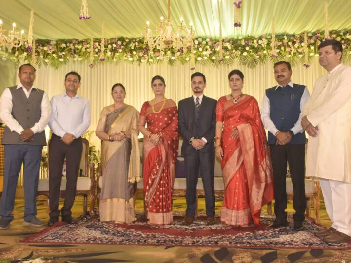 अपना दल एस (Apna Dal S) प्रमुख और केंद्रीय मंत्री अनुप्रिया पटेल (Anupriya Patel) की बहन के रिसेप्शन में शनिवार को उत्तर प्रदेश के कई दिग्गज नेता शामिल हुए.