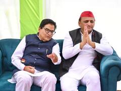 लंबे वक्त बाद चाचा रामगोपाल के साथ नजर आए अखिलेश यादव, यहां भाई धर्मेंद्र यादव भी दिखे साथ