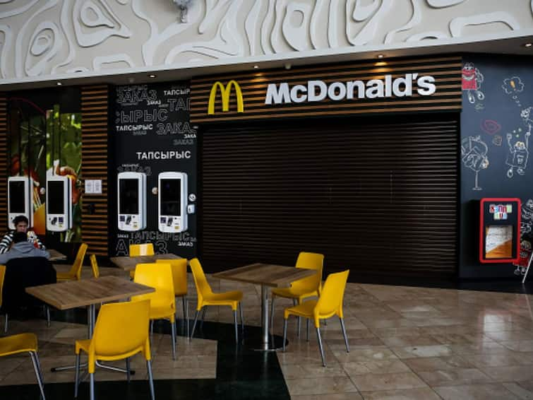 McDonald's Temporarily Shuts Offices In US, Prepares Layoff Notices: Report McDonald's Temporarily Shuts Offices In US, Prepares Layoff Notices: Report