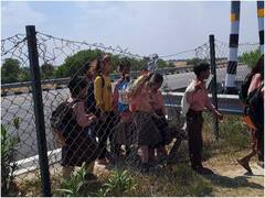 इटावा: स्कूल जाने के लिए जान जोखिम में डाल रहे बच्चे, गाड़ियों के बीच एक्सप्रेसवे करते हैं पार