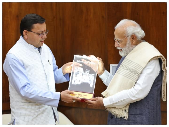 Uttarakhand News: सीएम धामी ने पीएम मोदी से दिल्ली में की मुलाकात, एक घंटे की बैठक में कई मुद्दों पर हुई चर्चा Uttarakhand CM Pushkar Singh Dhami Met Prime Minister Narendra Modi Discussion Many Issues Uttarakhand News: सीएम धामी ने पीएम मोदी से दिल्ली में की मुलाकात, एक घंटे की बैठक में कई मुद्दों पर हुई चर्चा