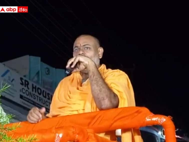 Jagityala Paripoornanda Swamy Sensational Comments at Hanuman Shobha Yatra in Jagital Paripoornanda Swami: దేశంలో 2 రకాల ఆధార్ కార్డులివ్వాలి, మిగతా వాళ్లు పారిపోండి: పరిపూర్ణానంద స్వామి సంచలనం