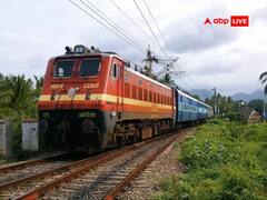 पंजाब के गुरदासपुर में किसानों के प्रदर्शन के चलते छह ट्रेन रद्द, रेल पटरी पर खड़े किए ट्रैक्टर