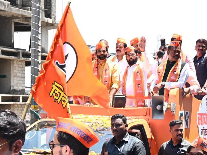 भाजपा और शिंदे की अगुवाई वाली शिवसेना ने पिछले महीने घोषणा की थी कि देश में सावरकर के योगदान को सम्मान देने और उनके खिलाफ कांग्रेस नेता राहुल गांधी की आलोचना का जवाब देने के लिए महाराष्ट्र के प्रत्येक जिले में सावरकर गौरव यात्रा निकाली जाएगी.