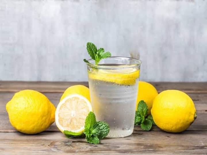 health tips benefits of lemon water nimbu pani ke fayde in hindi रहना है Slim, Trim और Fit एंड Fine तो नींबू पानी से करें दिन की शुरुआत, ग्लो करेगा चेहरा इम्यूनिटी होगी बूस्ट
