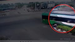 Tirupati RTC Bus Accident CCTV Visuals: జాతీయ రహదారిపై ప్రమాదం