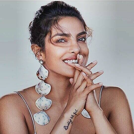 डैक्स शेफर्ड के साथ उसी बातचीत में, प्रियंका ने यह भी बताया कि 2008 में जब उनकी कई फिल्में फ्लॉप हुईं तो वह और उनकी मां वास्तव में कितनी परेशान थीं. पीसी ने कहा कि वह पूरी तरह से जानती थीं कि चूंकि वह 'नेपो बेबी' नहीं थीं, फ्लॉप होने के बावजूद कोई भी उनके करियर को सपोर्ट नहीं करने वाला था.