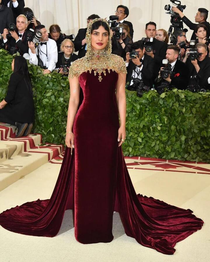 यहां बता दें कि प्रियंका इस दौरान मधुर भंडारकर की 'फैशन' के बारे में बात कर रही हैं. ये फिल्म न सिर्फ हिट साबित हुई बल्कि इसके लिए उन्हें बेस्ट एक्ट्रेस का नेशनल अवॉर्ड भी मिला.