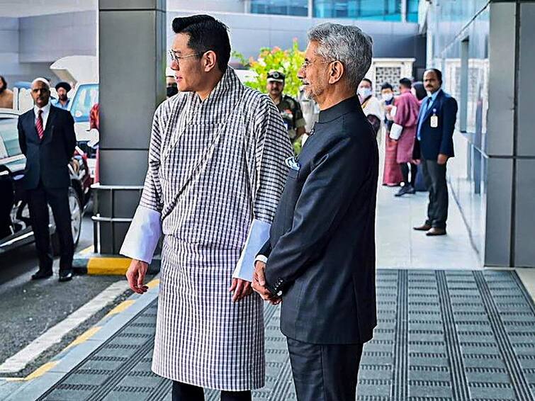 Jaishankar receives Bhutan King Jigme Khesar Namgyel Wangchuck Delhi President Droupadi Murmu PM Modi 'Visit Will Strengthen Ties': Jaishankar Receives Bhutan King In Delhi