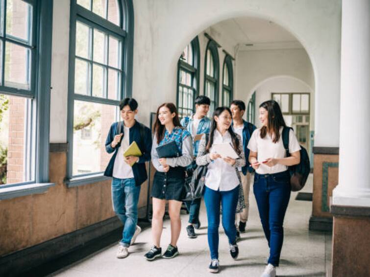 Chinese Colleges Give Week Off To Students To Fall In Love For This Special Reason Chinese Colleges: ప్రేమించుకోవ‌డానికి వారం సెల‌వు - కాలేజీ స్టూడెంట్స్‌కు బంప‌రాఫ‌ర్‌