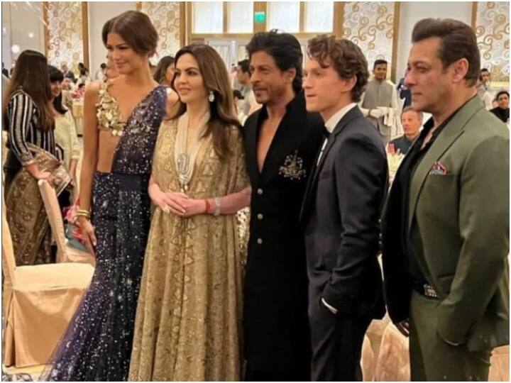 Salman Khan and Aishwarya Rai Bachchan clicked in a frame at Neeta Mukesh Ambani cultural event With Shah Rukh Khan picture viral सालों बाद एक फ्रेम में क्लिक हुए Salman Khan और Aishwarya Rai, वायरल हो रही तस्वीर