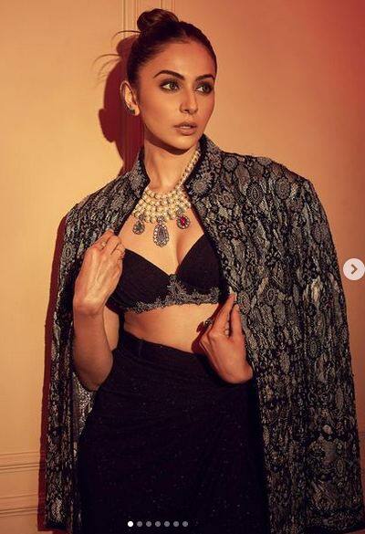 ਇਨ੍ਹਾਂ ਤਸਵੀਰਾਂ 'ਚ ਅਦਾਕਾਰਾ ਨੇ ਇੱਕ ਵਾਰ ਫਿਰ ਆਪਣੇ ਮਨਮੋਹਕ ਅੰਦਾਜ਼ ਦਾ ਜਲਵਾ ਦਿਖਾ ਕੇ ਪ੍ਰਸ਼ੰਸਕਾਂ ਨੂੰ ਆਪਣੀ ਖੂਬਸੂਰਤੀ ਦਾ ਲੋਹਾ ਮਨਵਾਇਆ ਹੈ।