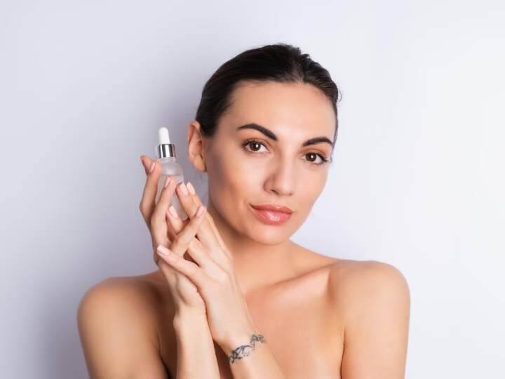 एक रिपोर्ट के मुताबिक, फेस सीरम में एक्टिव इंग्रेडिएंट्स होते हैं. इसलिए सीरम खरीदने से पहले इसमें मौजूद एक्टिव इंग्रेडिएंट्स के कंसंट्रेशन को एक बार जरूर चेक करना चाहिए. इससे आपकी स्किन को किसी प्रकार का नुकसान नहीं हो सकता है.