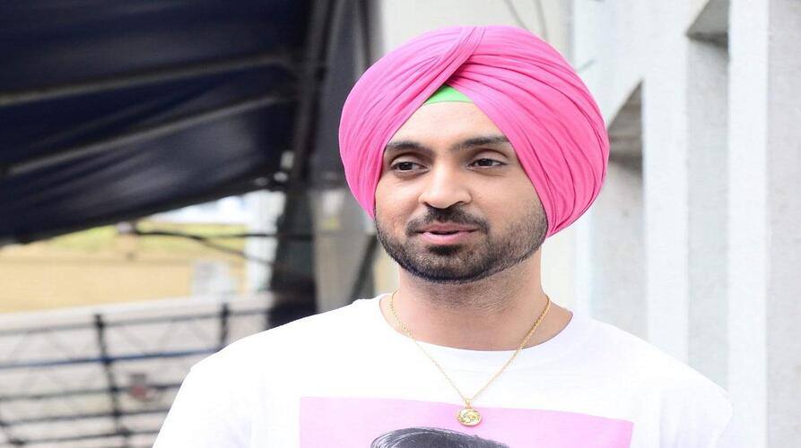 Diljit Dosanjh: ਜਦੋਂ ਵਿਦੇਸ਼ੀ ਫੈਨ ਨਾਲ ਦਿਲਜੀਤ ਦੋਸਾਂਝ ਨੂੰ ਅੰਗਰੇਜ਼ੀ 'ਚ ਕਰਨੀ ਪਈ ਗੱਲ, ਬੋਲੇ- 'ਆਈ ਹੈਵ ਨੋ ਗੱਲਾਂ...', ਦੇਖੋ ਮਜ਼ੇਦਾਰ ਵੀਡੀਓ diljit dosanjh trying to talk in english with his foreginer fan girl this is how diljit reacted Diljit Dosanjh: ਜਦੋਂ ਵਿਦੇਸ਼ੀ ਫੈਨ ਨਾਲ ਦਿਲਜੀਤ ਦੋਸਾਂਝ ਨੂੰ ਅੰਗਰੇਜ਼ੀ 'ਚ ਕਰਨੀ ਪਈ ਗੱਲ, ਬੋਲੇ- 'ਆਈ ਹੈਵ ਨੋ ਗੱਲਾਂ...', ਦੇਖੋ ਮਜ਼ੇਦਾਰ ਵੀਡੀਓ